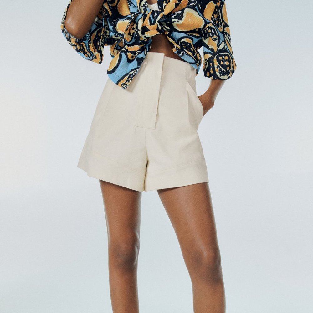 NEW! Zara Pleated Bermuda Short - Size Small